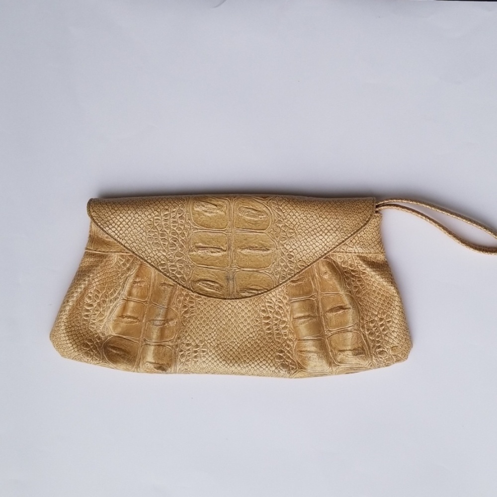 Tan clutch